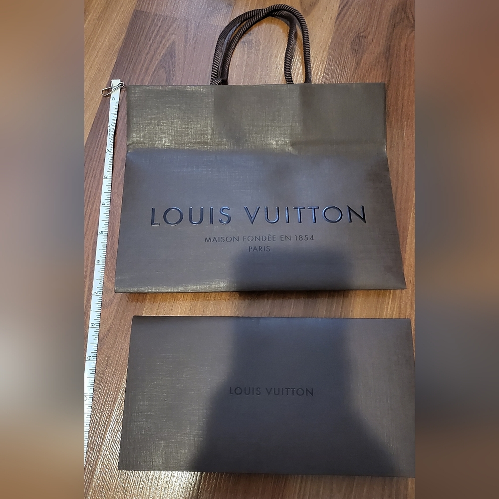 Small Louis Vuitton shopping bag with envelope